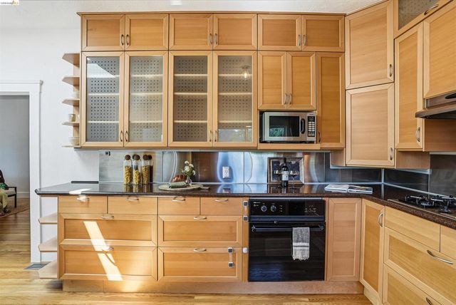 2237 Trafalgar Pl, Oakland, CA 94611