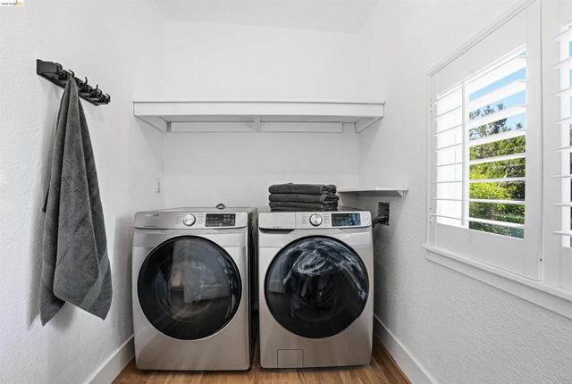 2237 Trafalgar Pl, Oakland, CA 94611