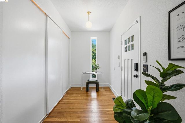 2237 Trafalgar Pl, Oakland, CA 94611