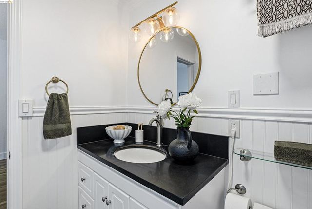 2237 Trafalgar Pl, Oakland, CA 94611