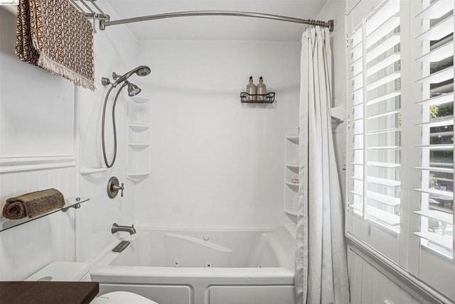 2237 Trafalgar Pl, Oakland, CA 94611