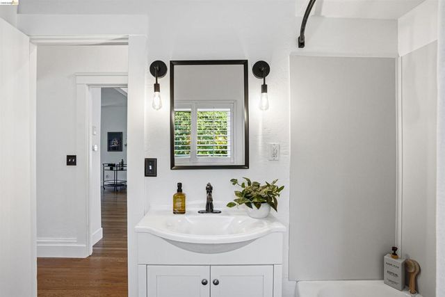 2237 Trafalgar Pl, Oakland, CA 94611