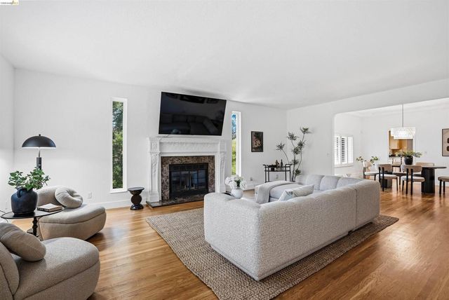 2237 Trafalgar Pl, Oakland, CA 94611