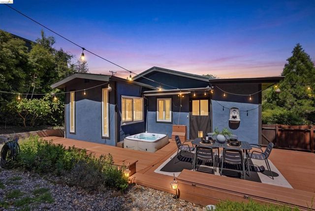 2237 Trafalgar Pl, Oakland, CA 94611
