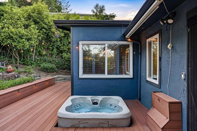 2237 Trafalgar Pl, Oakland, CA 94611