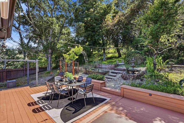 2237 Trafalgar Pl, Oakland, CA 94611