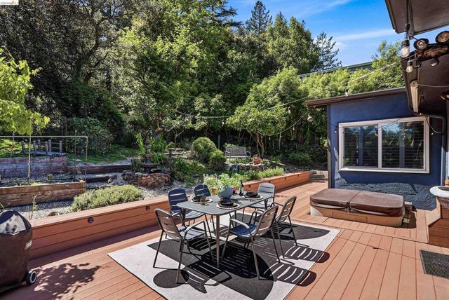 2237 Trafalgar Pl, Oakland, CA 94611