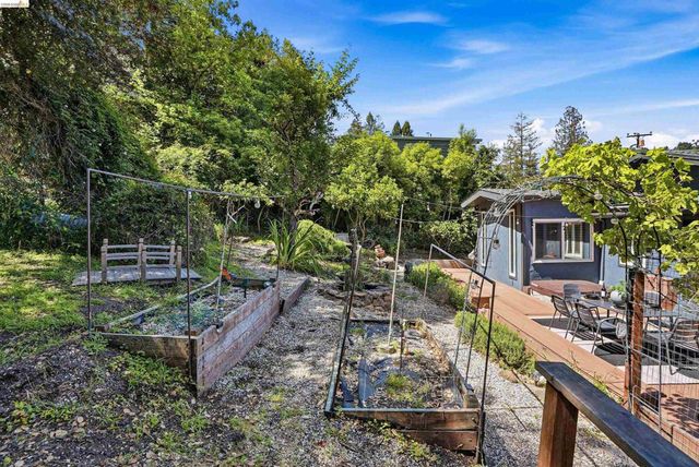 2237 Trafalgar Pl, Oakland, CA 94611