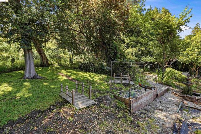 2237 Trafalgar Pl, Oakland, CA 94611