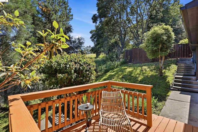 2237 Trafalgar Pl, Oakland, CA 94611