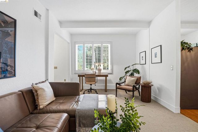 2237 Trafalgar Pl, Oakland, CA 94611