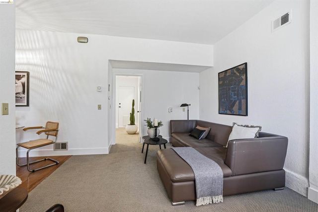 2237 Trafalgar Pl, Oakland, CA 94611
