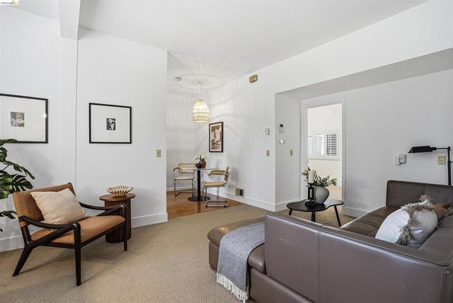 2237 Trafalgar Pl, Oakland, CA 94611