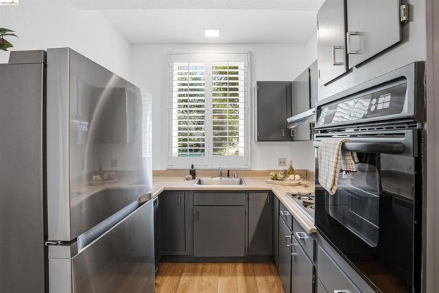 2237 Trafalgar Pl, Oakland, CA 94611
