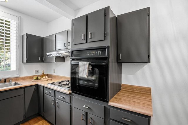 2237 Trafalgar Pl, Oakland, CA 94611
