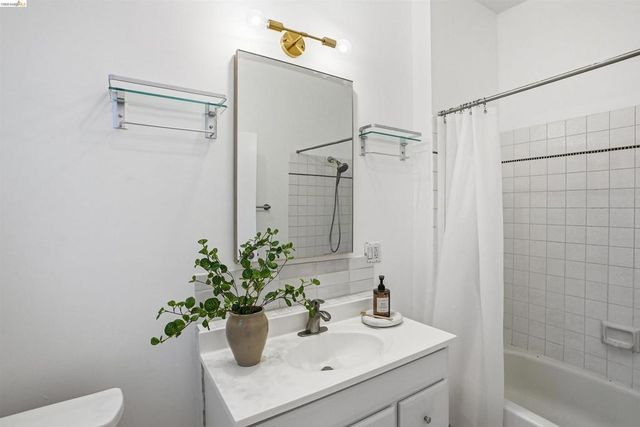 2237 Trafalgar Pl, Oakland, CA 94611