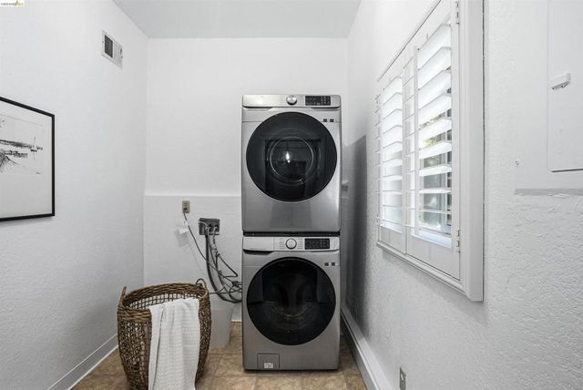 2237 Trafalgar Pl, Oakland, CA 94611