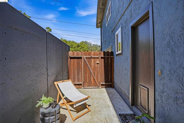 2237 Trafalgar Pl, Oakland, CA 94611