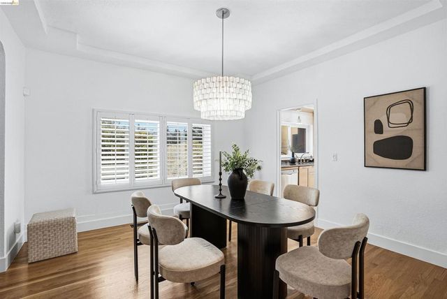 2237 Trafalgar Pl, Oakland, CA 94611