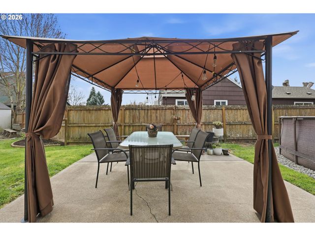 1664 Nw JEFFREY Ct, Mc Minnville, OR 97128