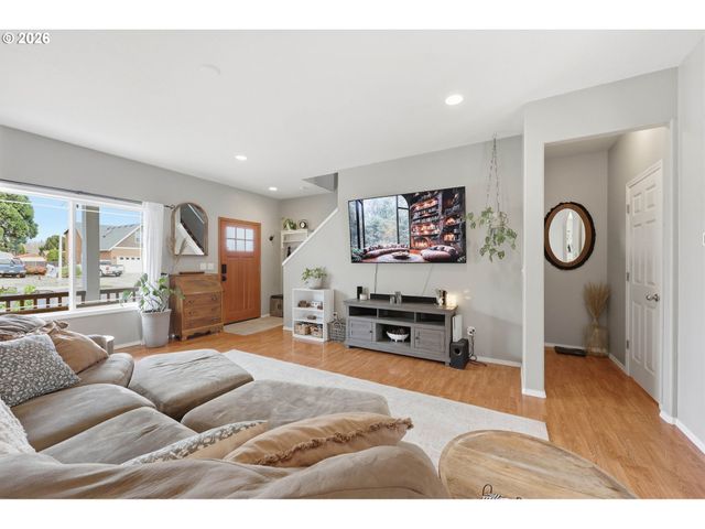 1664 Nw JEFFREY Ct, Mc Minnville, OR 97128