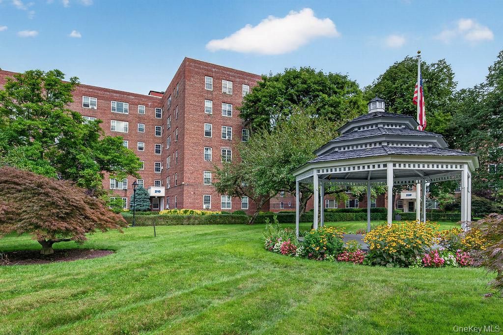 210 Pelham Road 2F, New Rochelle, NY 10805 — photo 2