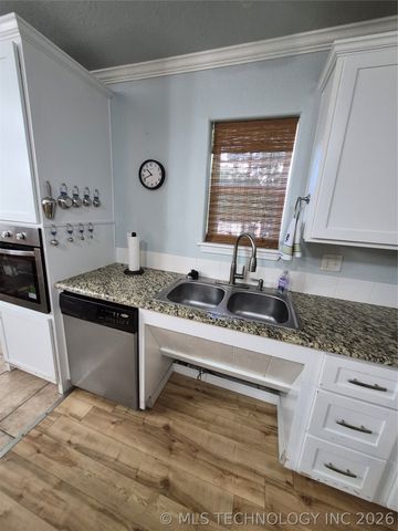 911 W Creek, Checotah, OK 74426