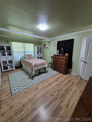 911 W Creek, Checotah, OK 74426