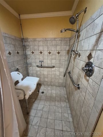911 W Creek, Checotah, OK 74426