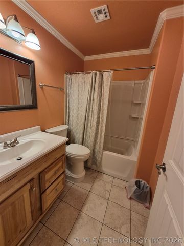 911 W Creek, Checotah, OK 74426