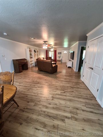 911 W Creek, Checotah, OK 74426
