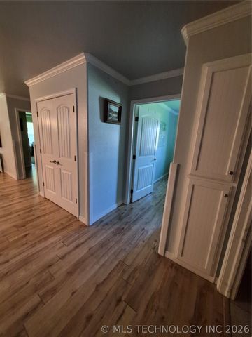 911 W Creek, Checotah, OK 74426