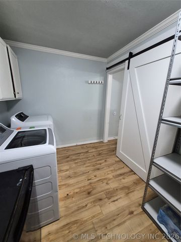 911 W Creek, Checotah, OK 74426
