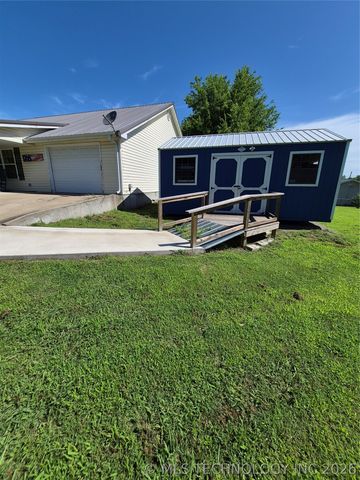 911 W Creek, Checotah, OK 74426