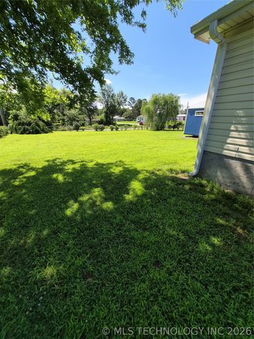 911 W Creek, Checotah, OK 74426