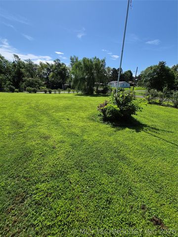 911 W Creek, Checotah, OK 74426