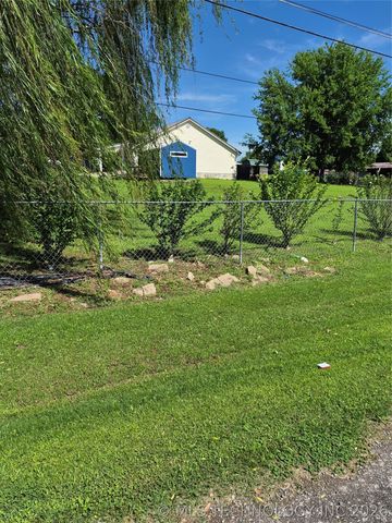911 W Creek, Checotah, OK 74426