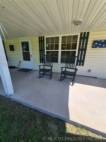 911 W Creek, Checotah, OK 74426