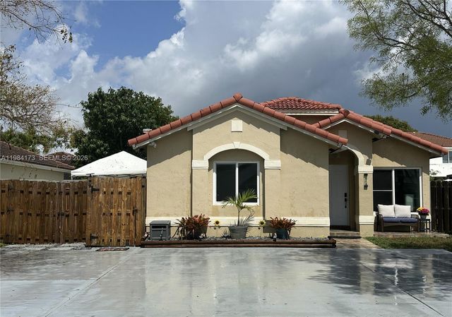 7879 NW 193rd Ter, Hialeah, FL 33015