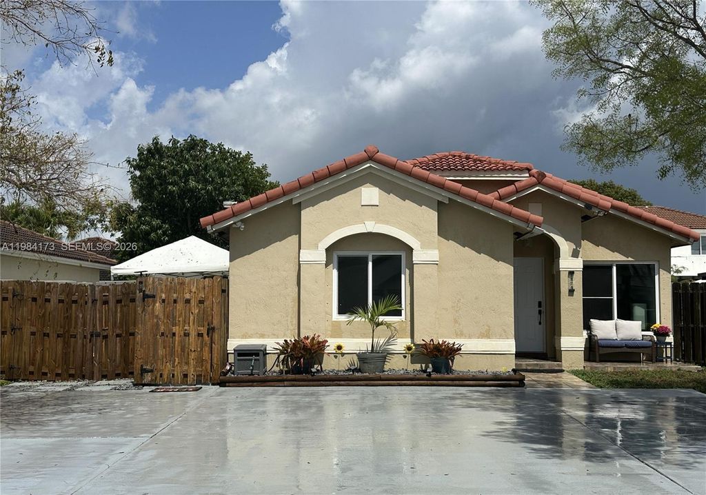 7879 NW 193rd Ter, Hialeah, FL 33015