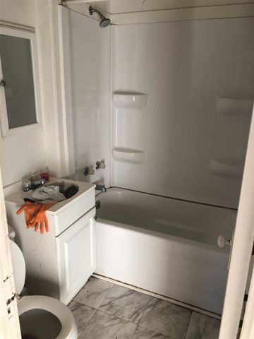 3871 Main Street, Benton Harbor, MI 49022