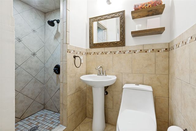 6405 Glennox Lane, Dallas, TX 75214