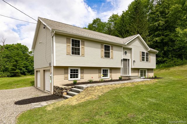 10 E Halstead Road, Salt Point, NY 12578