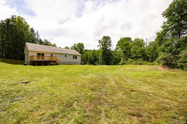 10 E Halstead Road, Salt Point, NY 12578