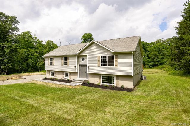 10 E Halstead Road, Salt Point, NY 12578