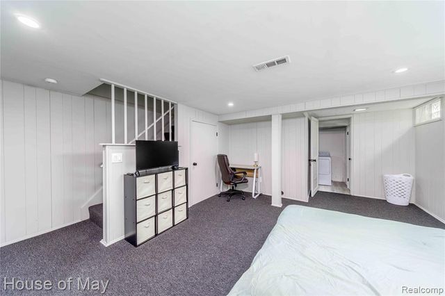 2099 E Maple Road, Birmingham, MI 48009