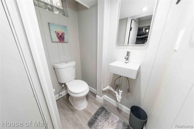 2099 E Maple Road, Birmingham, MI 48009