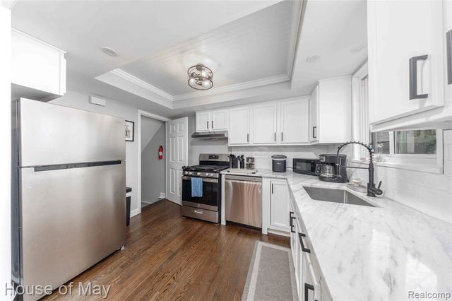 2099 E Maple Road, Birmingham, MI 48009