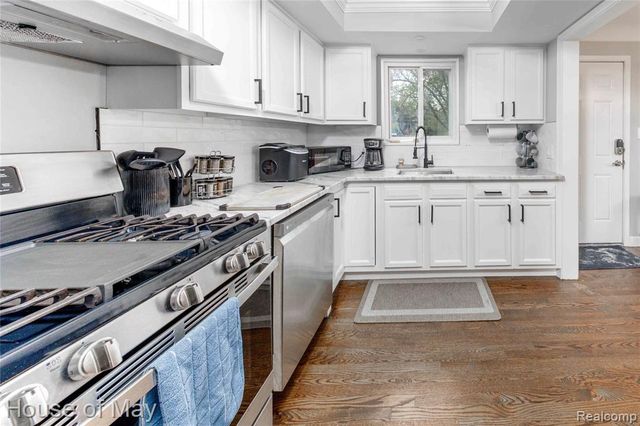 2099 E Maple Road, Birmingham, MI 48009