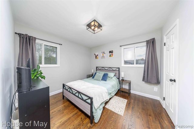 2099 E Maple Road, Birmingham, MI 48009